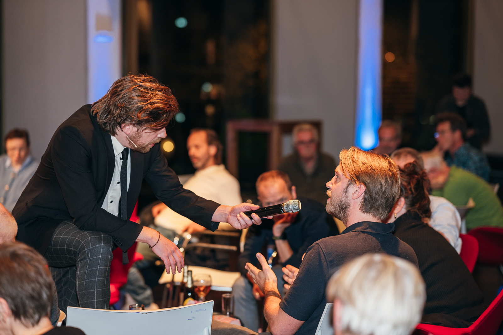 Steye van Dam in interactie met het publiek